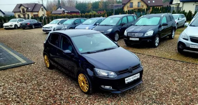 VOLKSWAGEN Polo 
