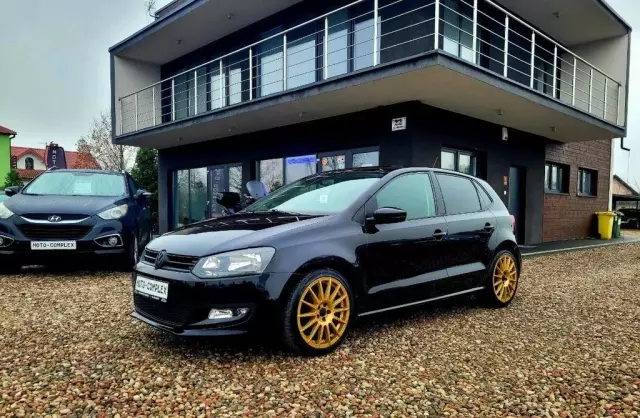 VOLKSWAGEN Polo 