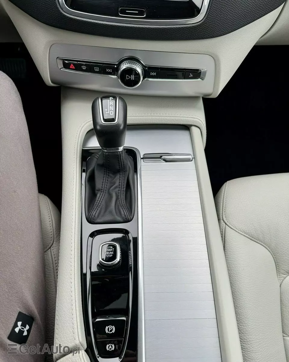 VOLVO XC 90 D5 SCR AWD Momentum