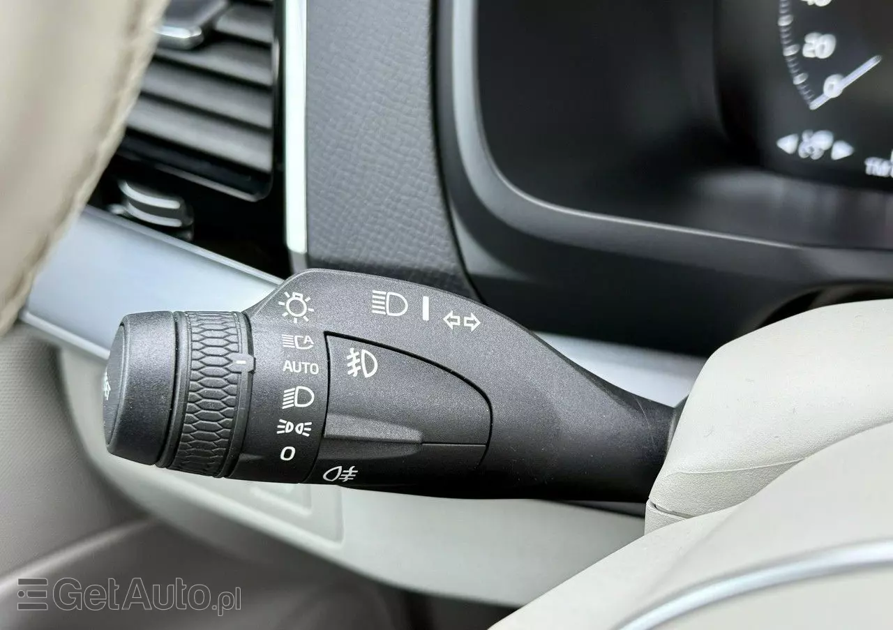 VOLVO XC 90 D5 SCR AWD Momentum