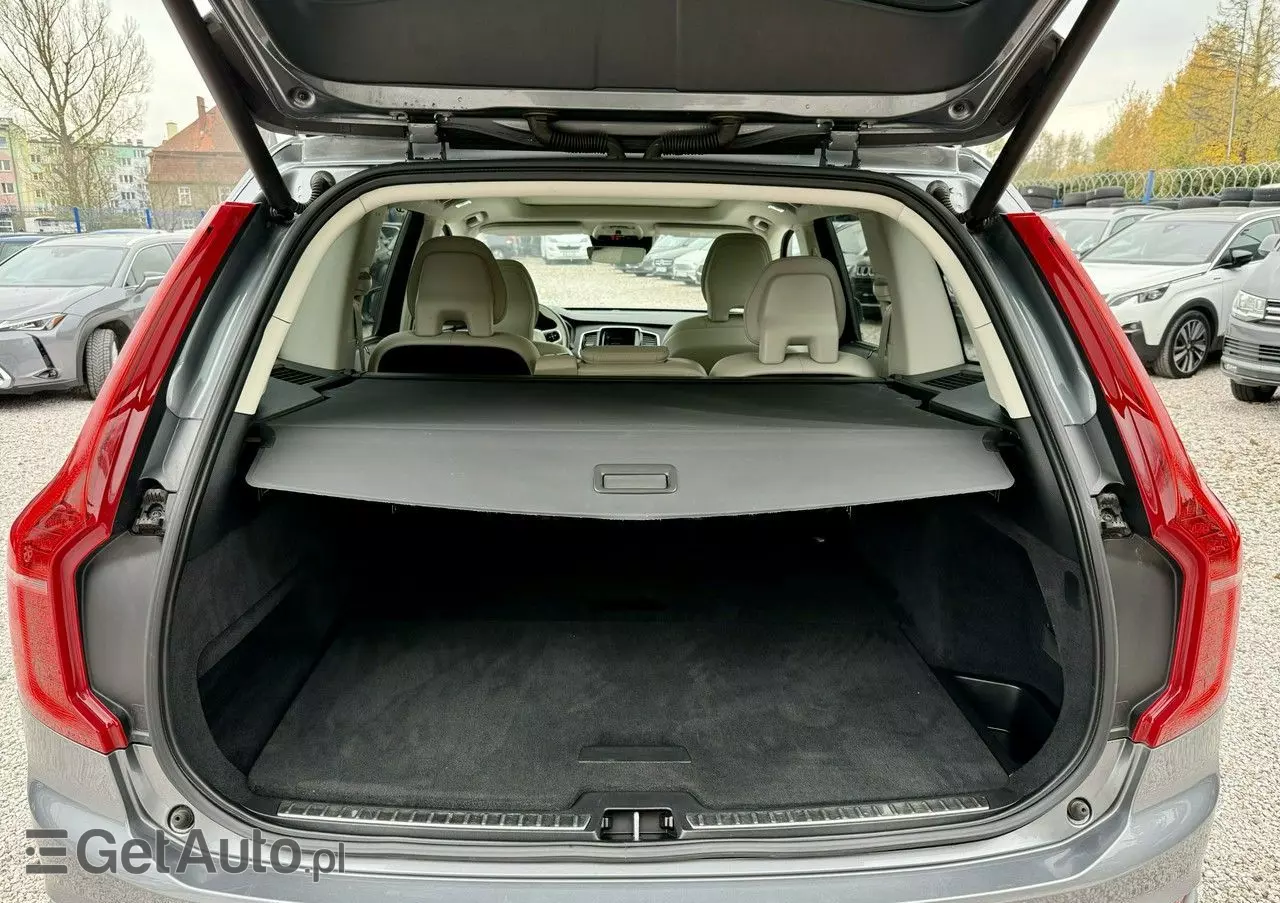 VOLVO XC 90 D5 SCR AWD Momentum