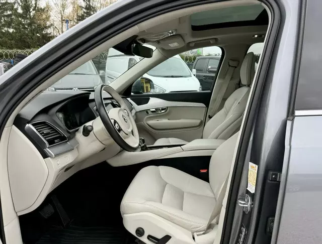 VOLVO XC 90 D5 SCR AWD Momentum