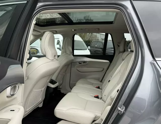 VOLVO XC 90 D5 SCR AWD Momentum