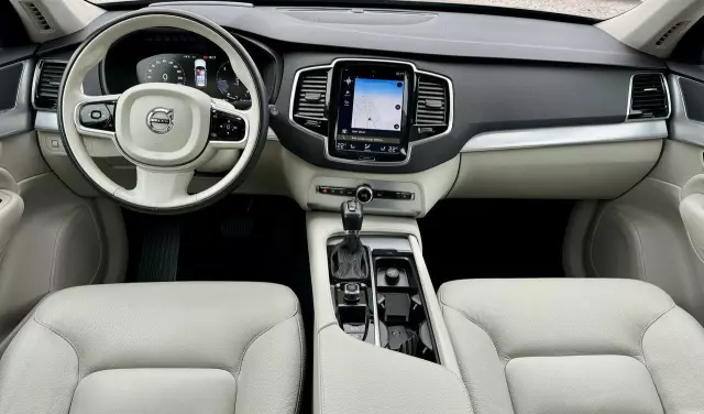 VOLVO XC 90 D5 SCR AWD Momentum