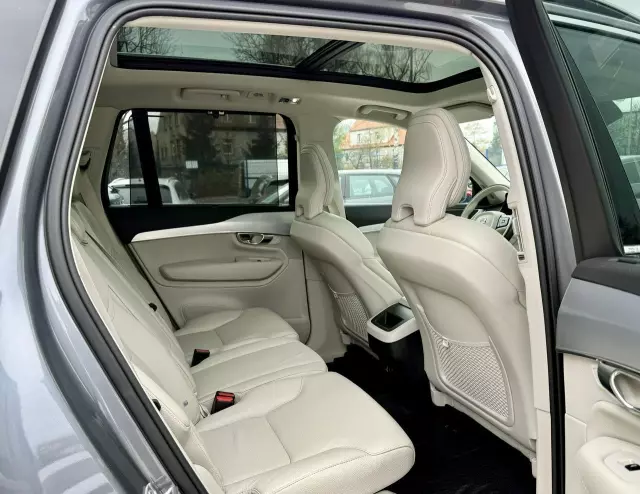 VOLVO XC 90 D5 SCR AWD Momentum