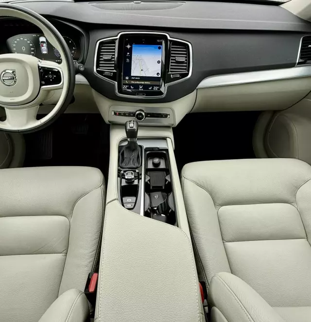 VOLVO XC 90 D5 SCR AWD Momentum