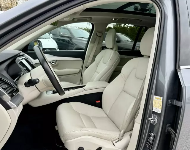 VOLVO XC 90 D5 SCR AWD Momentum