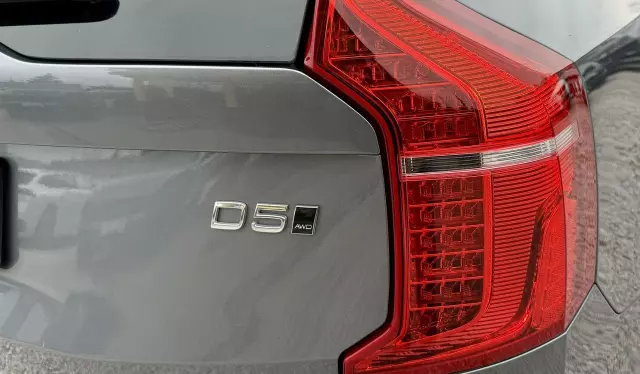 VOLVO XC 90 D5 SCR AWD Momentum