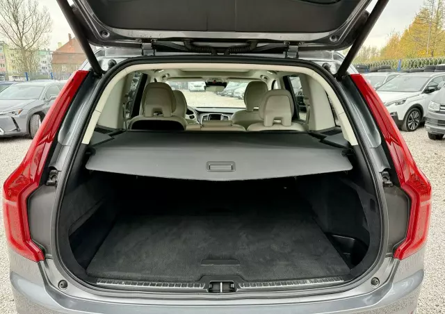 VOLVO XC 90 D5 SCR AWD Momentum