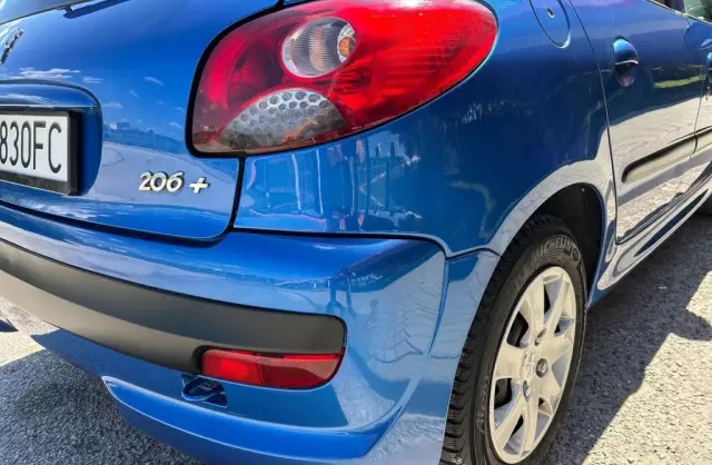 PEUGEOT 206 