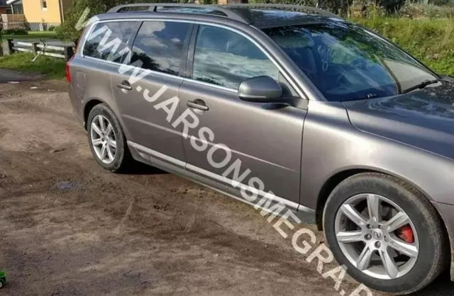 VOLVO V70 