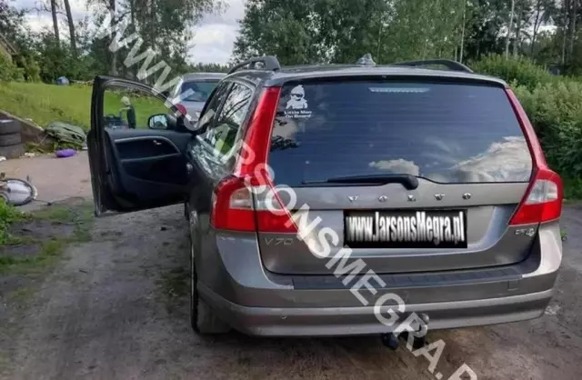 VOLVO V70 