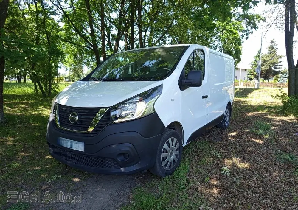 NISSAN NV300 