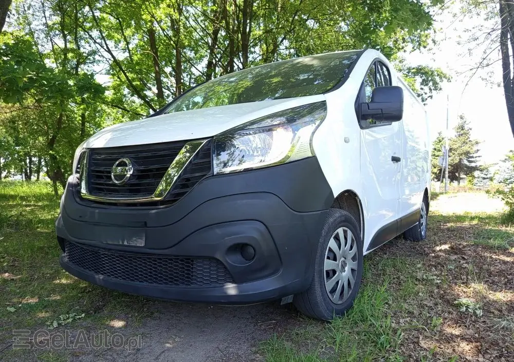 NISSAN NV300 