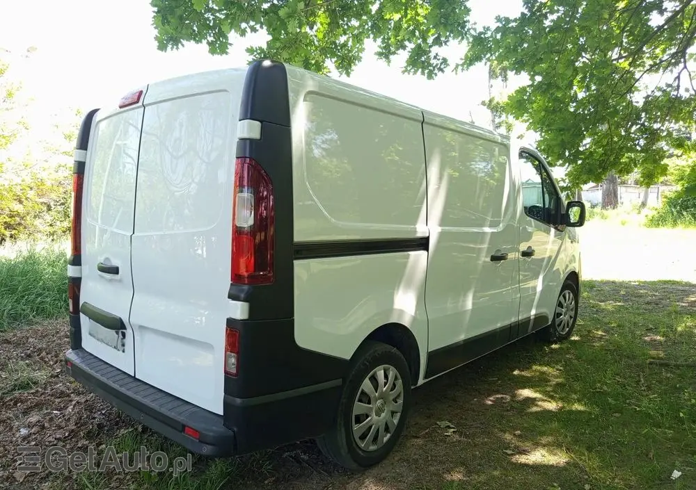 NISSAN NV300 