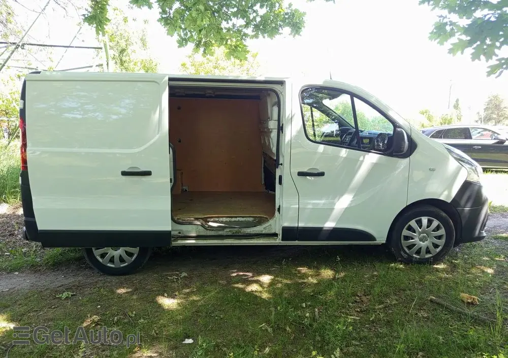 NISSAN NV300 