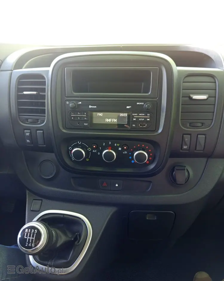 NISSAN NV300 