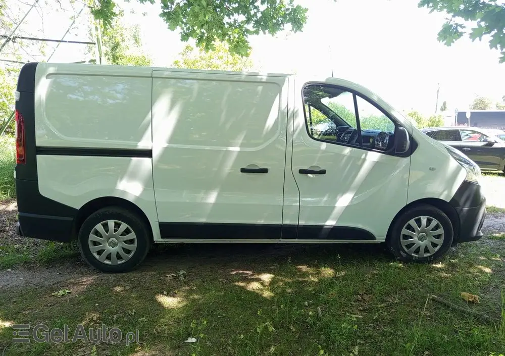 NISSAN NV300 