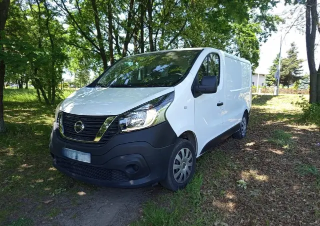 NISSAN NV300 