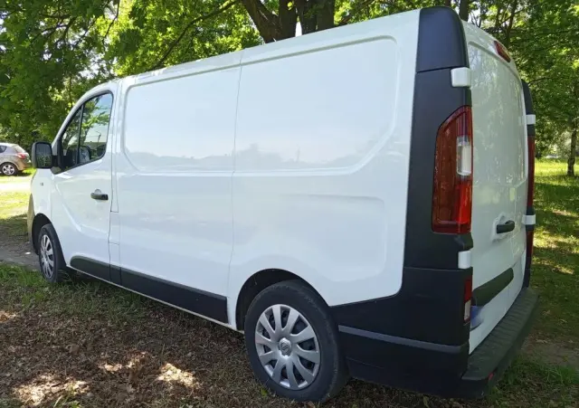 NISSAN NV300 