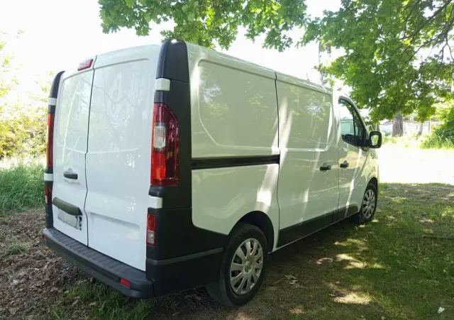 NISSAN NV300 