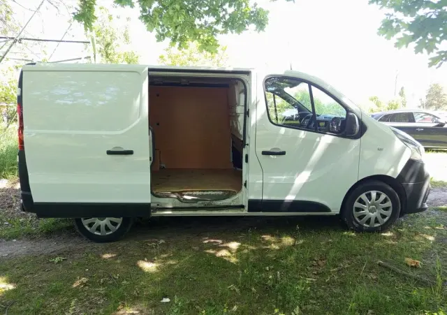 NISSAN NV300 