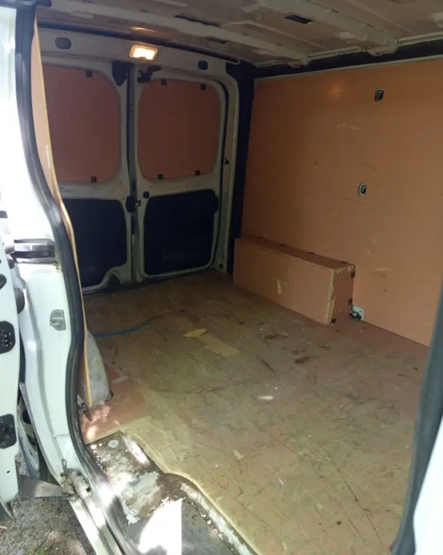 NISSAN NV300 