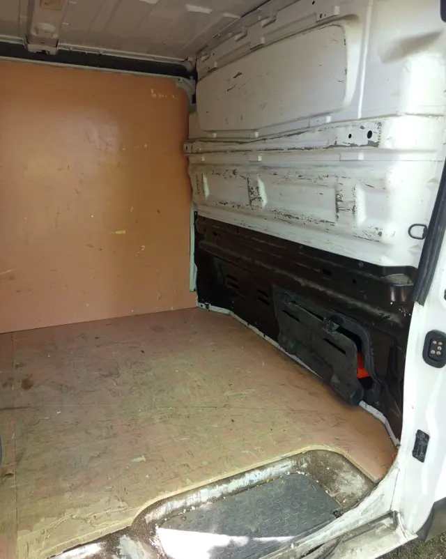 NISSAN NV300 