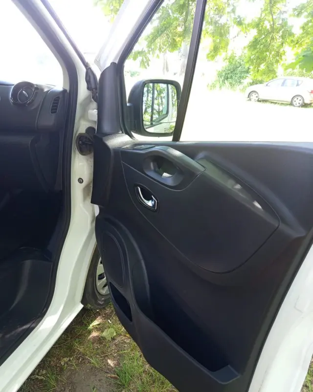 NISSAN NV300 