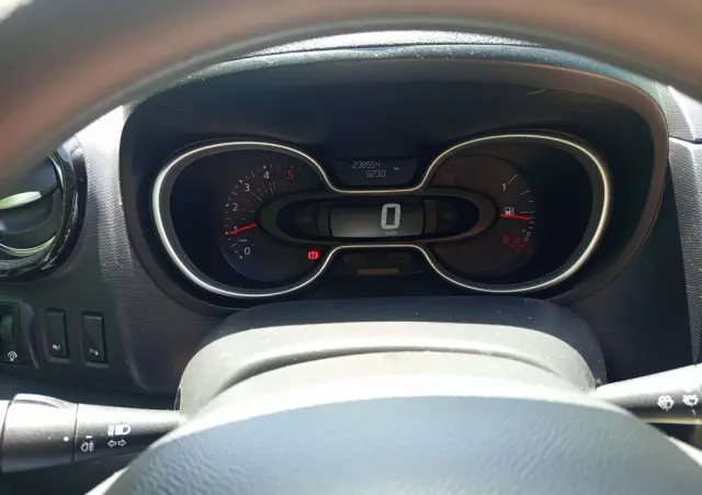 NISSAN NV300 