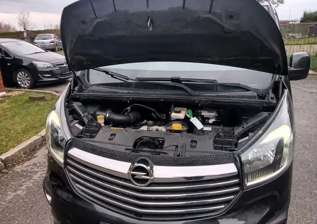 OPEL Vivaro 