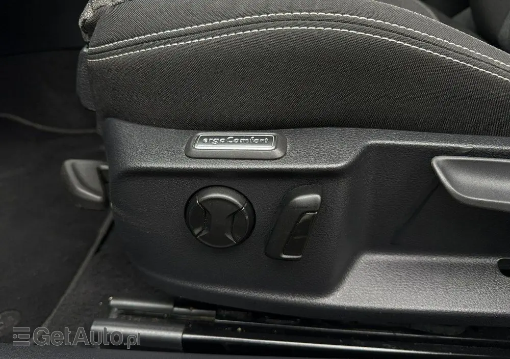 VOLKSWAGEN Passat 1.5 TSI EVO Business