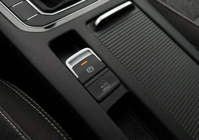 VOLKSWAGEN Passat 1.5 TSI EVO Business