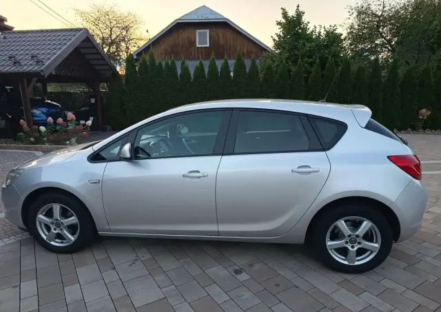 OPEL Astra 1.6 Automatik Active