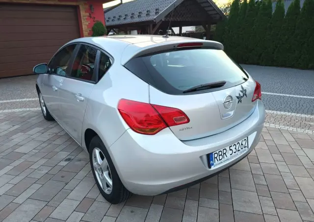 OPEL Astra 1.6 Automatik Active