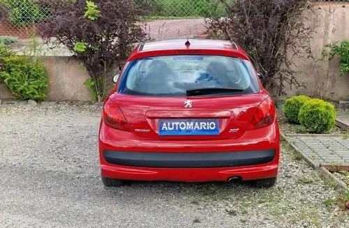 PEUGEOT 207 