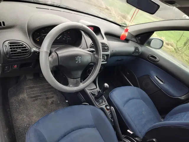 PEUGEOT 206 Presence