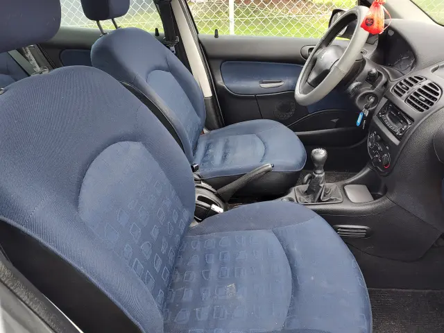 PEUGEOT 206 Presence