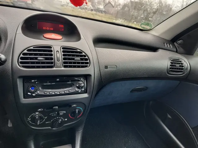 PEUGEOT 206 Presence