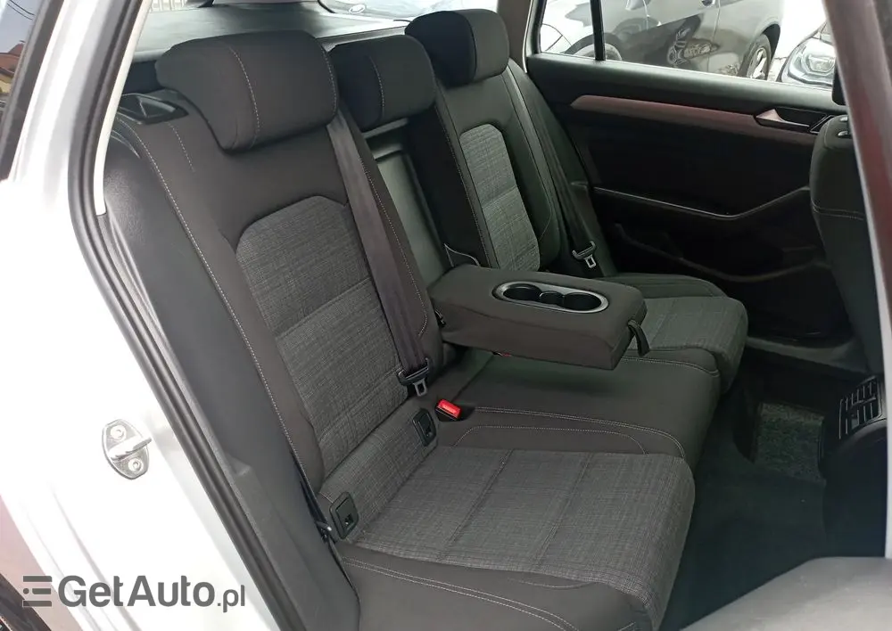 VOLKSWAGEN Passat Variant 2.0 TDI EVO Business DSG