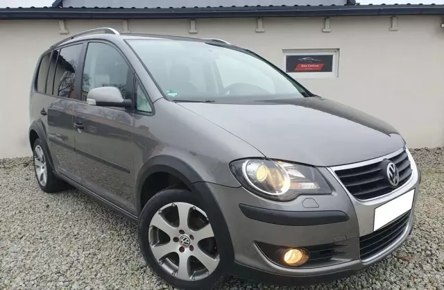 VOLKSWAGEN Touran 
