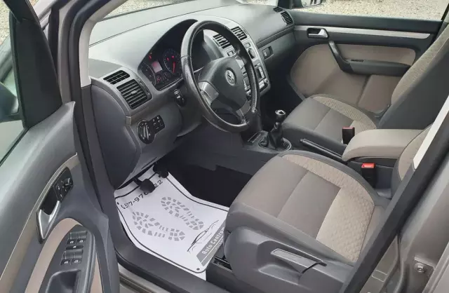 VOLKSWAGEN Touran 