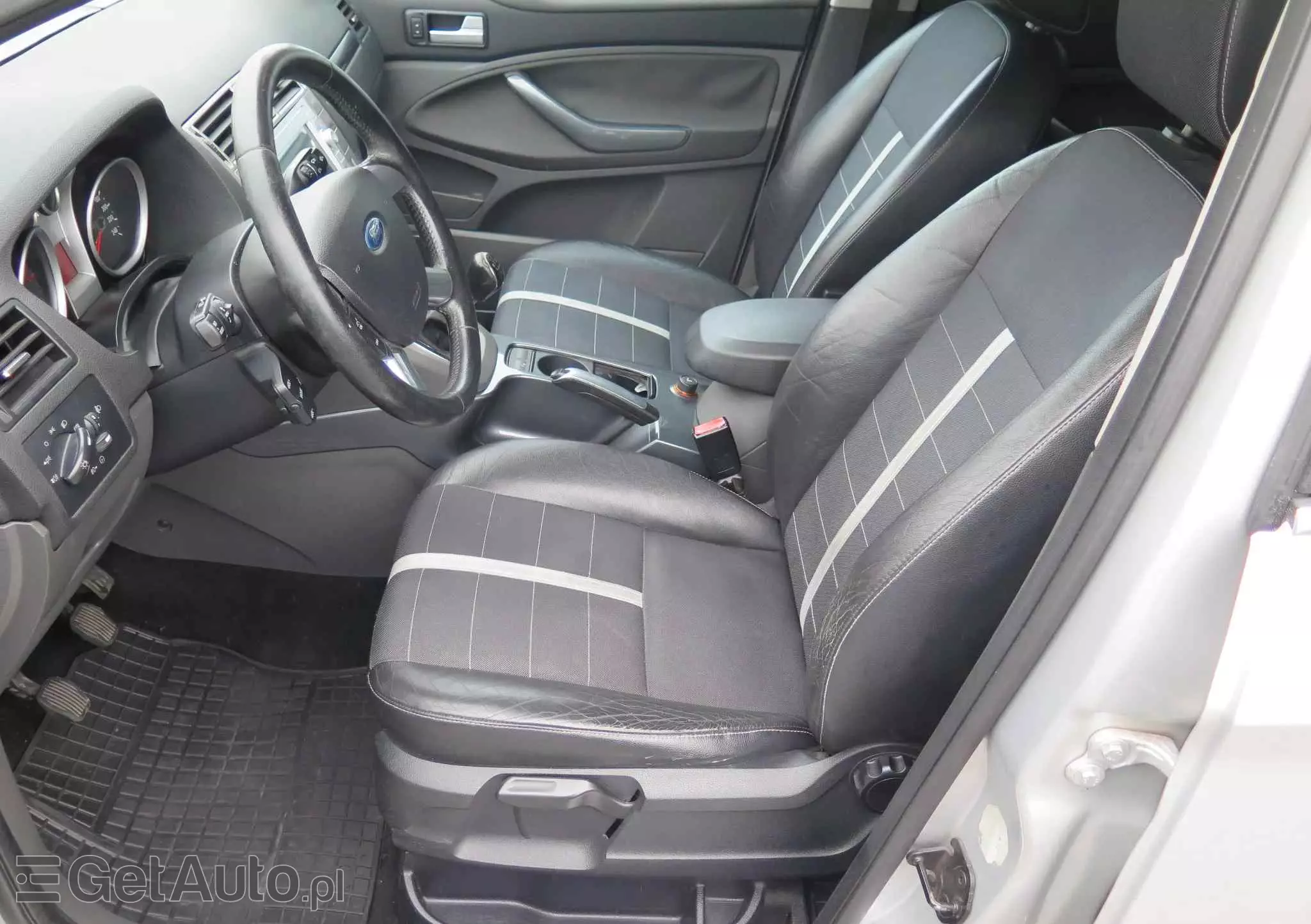 FORD Kuga 2.0 TDCi 2x4 Titanium