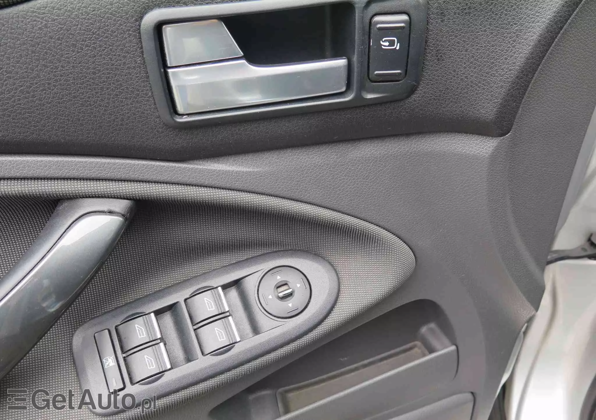 FORD Kuga 2.0 TDCi 2x4 Titanium