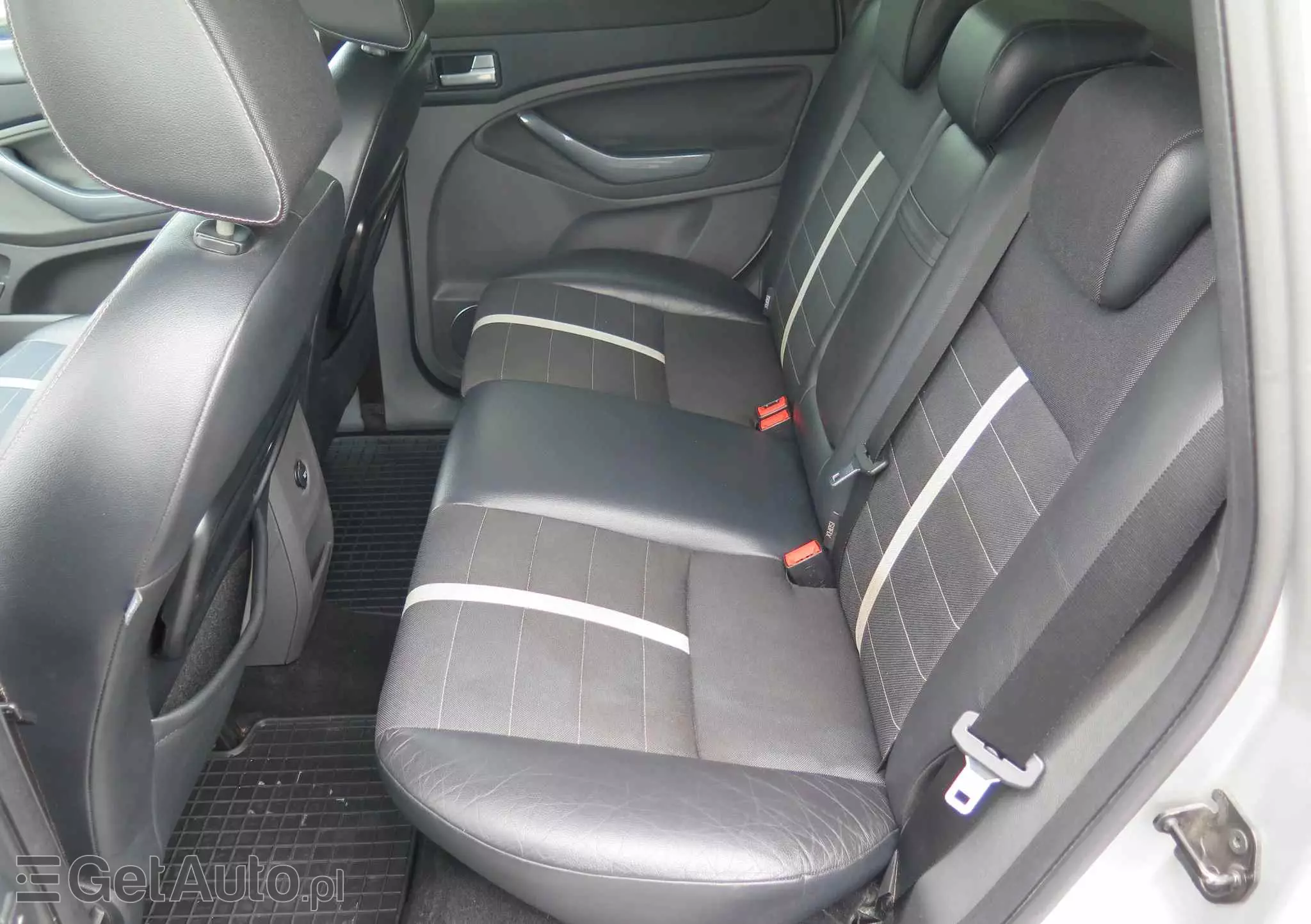 FORD Kuga 2.0 TDCi 2x4 Titanium