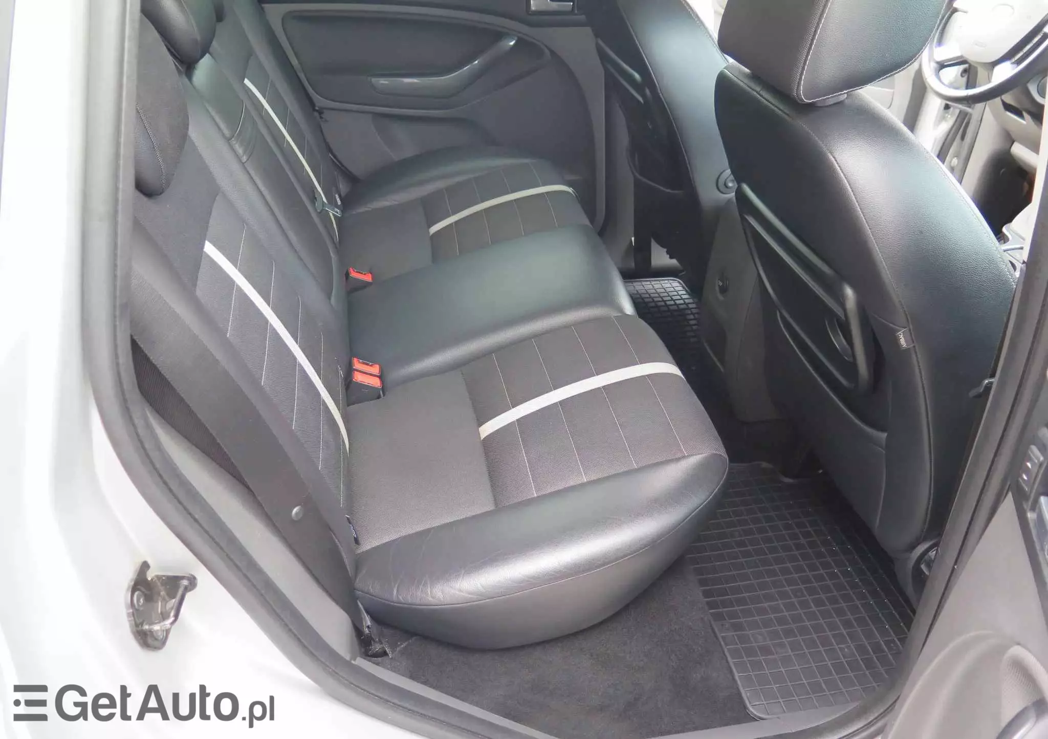 FORD Kuga 2.0 TDCi 2x4 Titanium