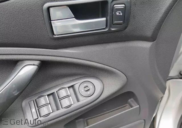 FORD Kuga 2.0 TDCi 2x4 Titanium