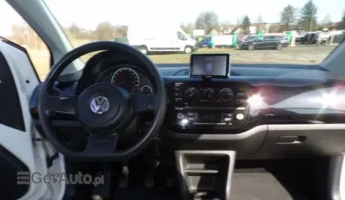 VOLKSWAGEN Up! 