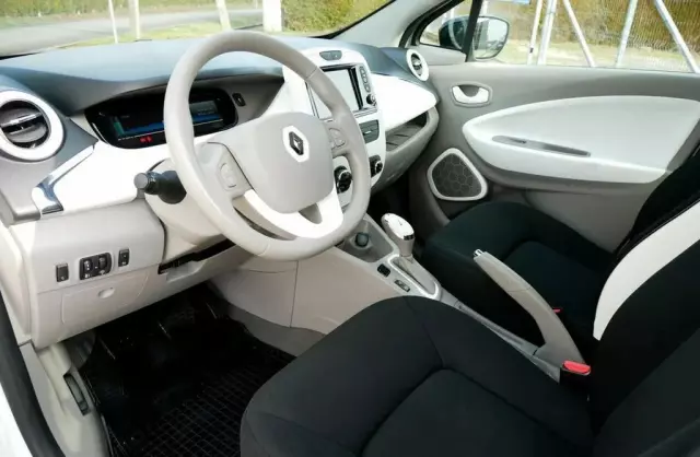 RENAULT Zoe 