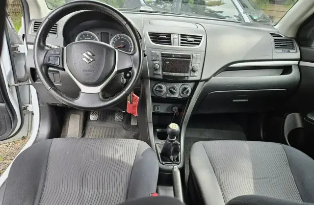 SUZUKI Swift 